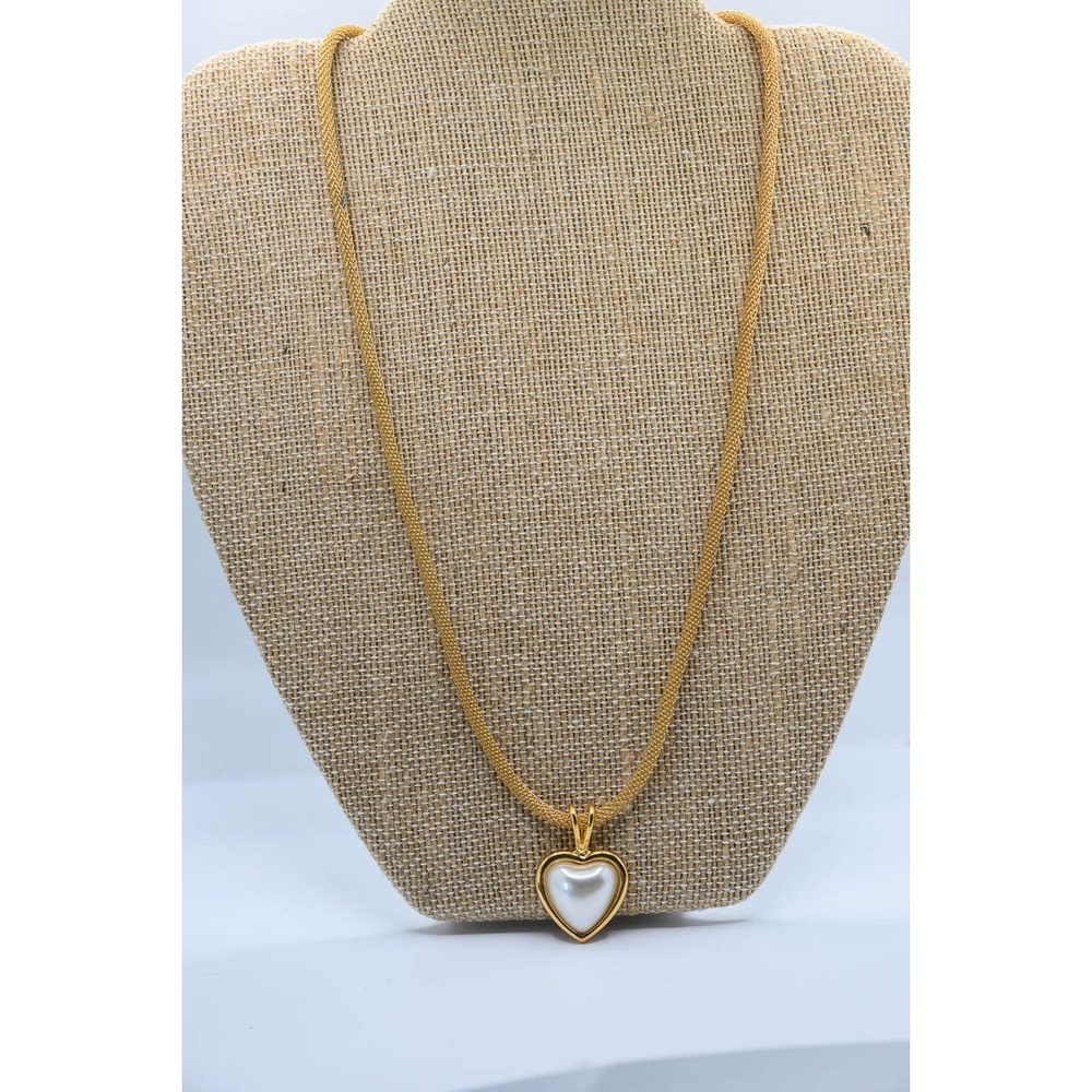 Heart Pendant Necklace 20in Gold tone Mesh Chain Romantic